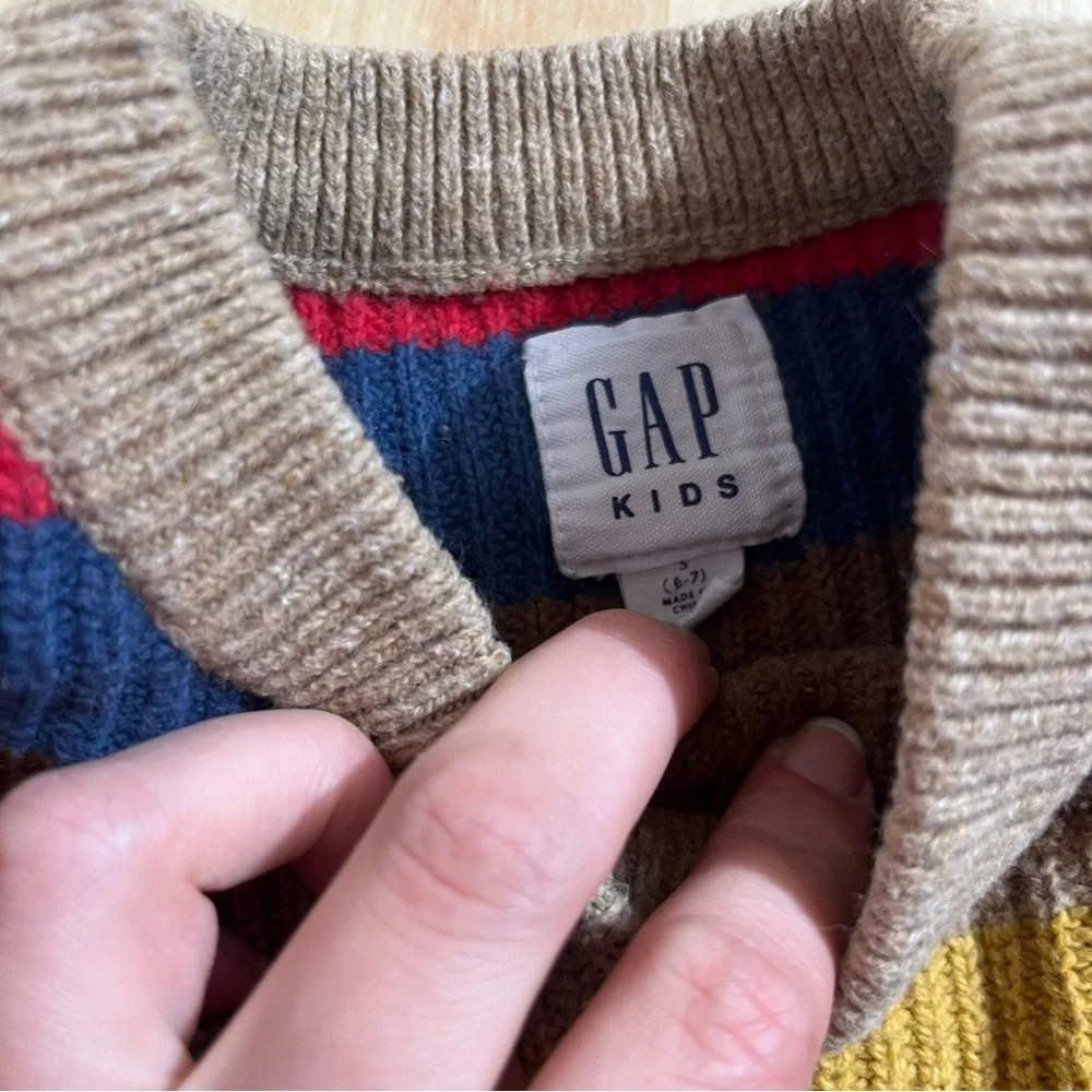 Gap Kids Happy Stripe Sweater with multicolor stripes Small 6-7